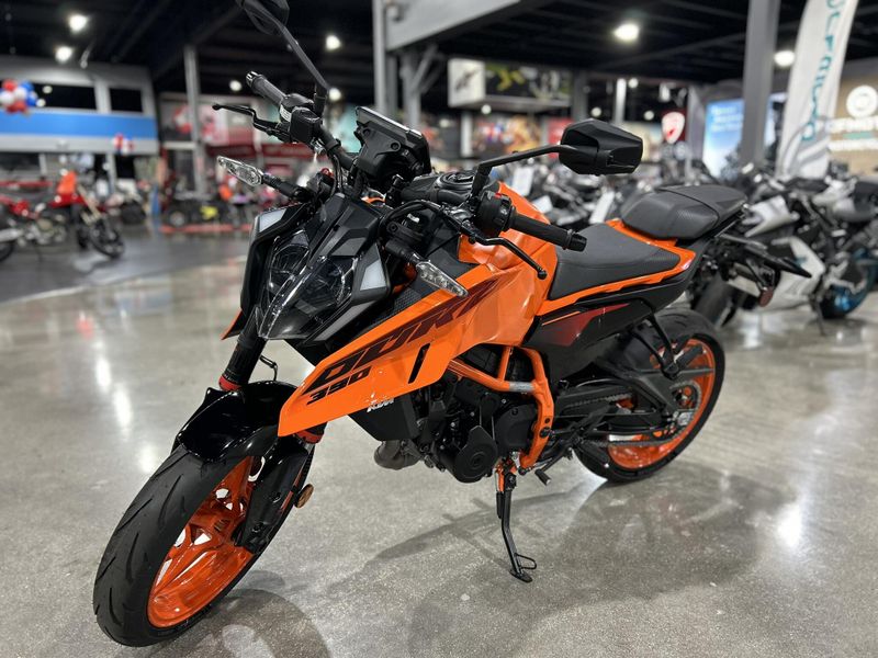 New 2025 KTM 390 DUKE Image 2
