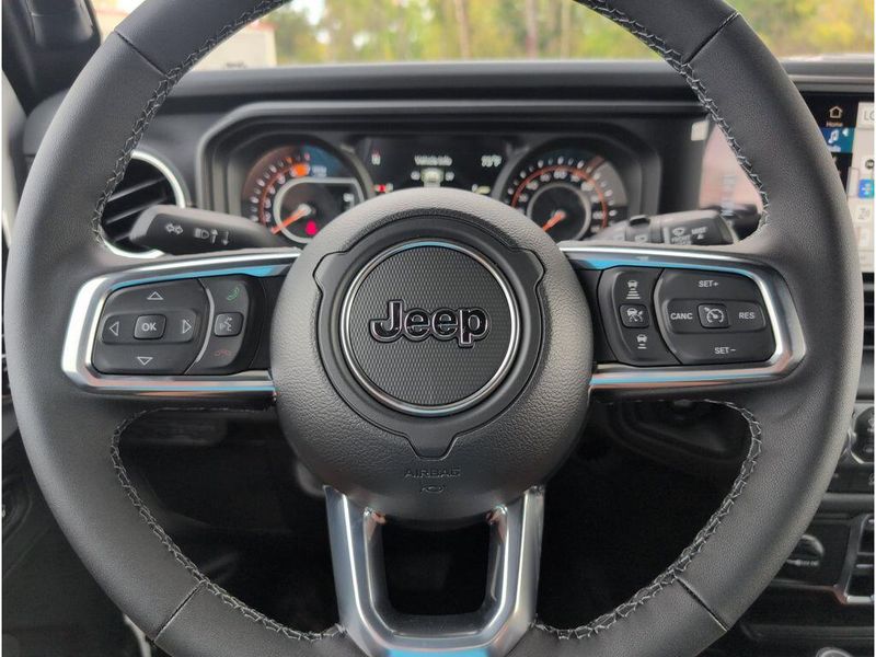 New 2026 Jeep Wrangler 4-door SaharaImage 23