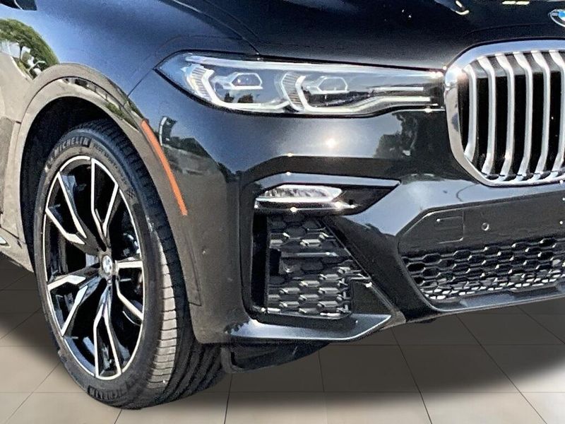 2022 BMW X7 xDrive40iImage 9