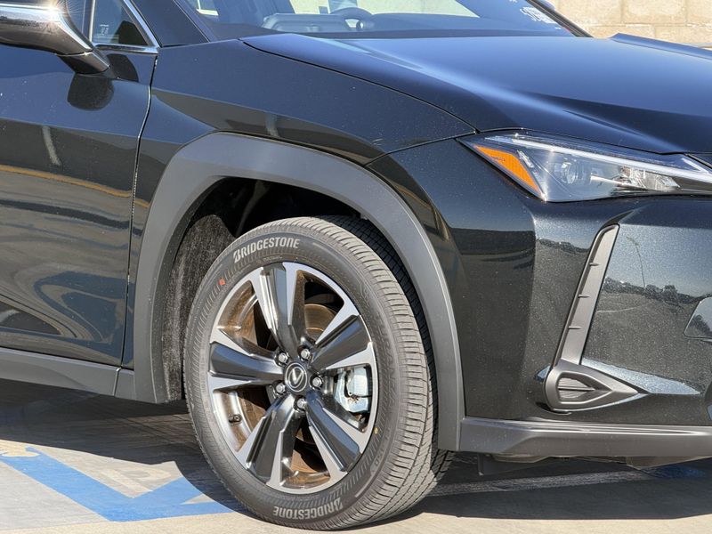 New 2026 Lexus UX 300hImage 4