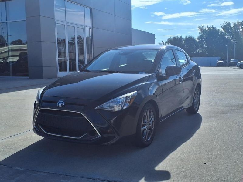 2019 Toyota Yaris Sedan LImage 2