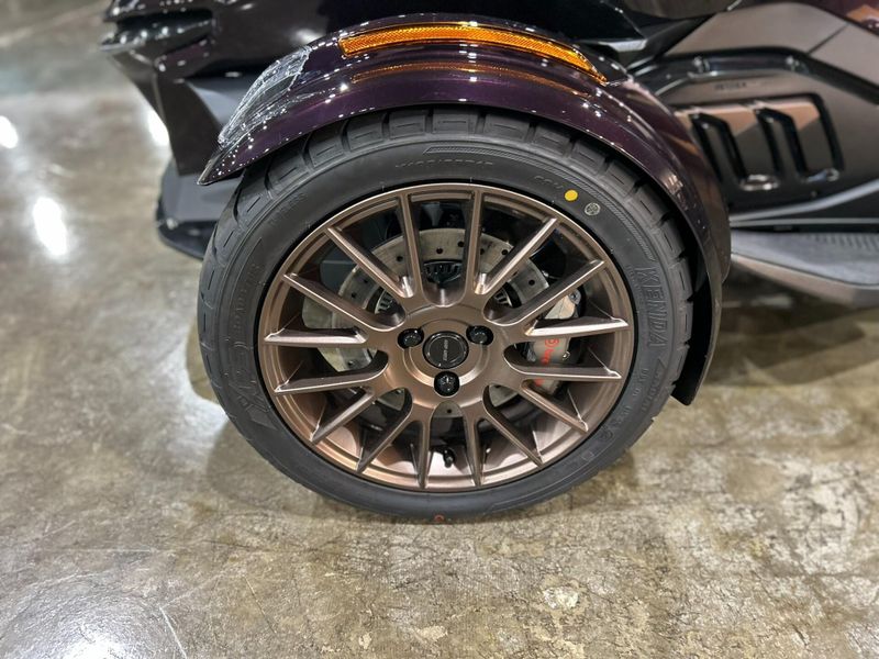 New 2025 Can-Am SPYDER RT SEA-TO-SKY (SE6) Image 23