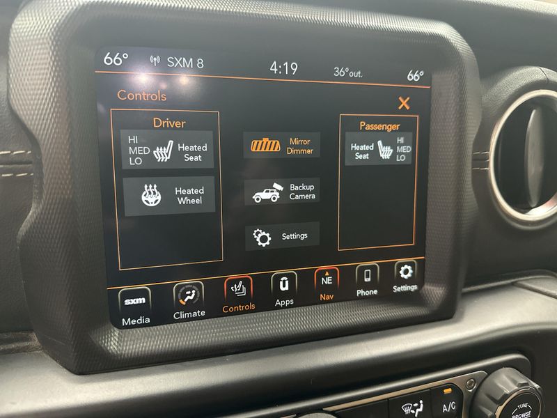 Used 2022 Jeep Wrangler Unlimited SaharaImage 12