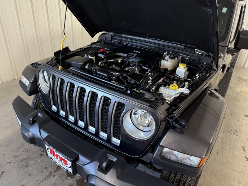Used 2020 Jeep Gladiator OverlandImage 17