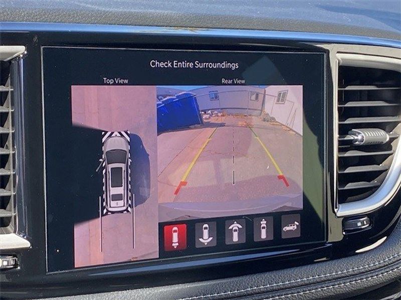 2023 Chrysler Pacifica Plug-in Hybrid Touring LImage 16