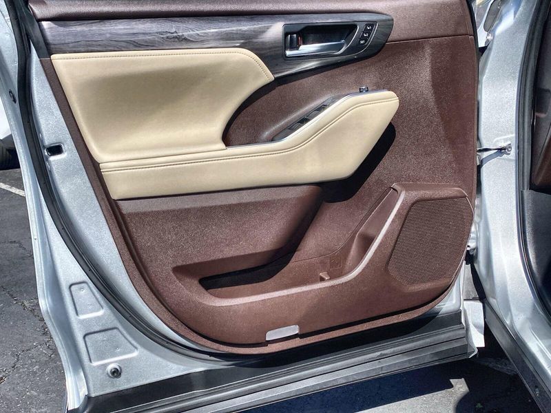 2021 Toyota Highlander LimitedImage 24