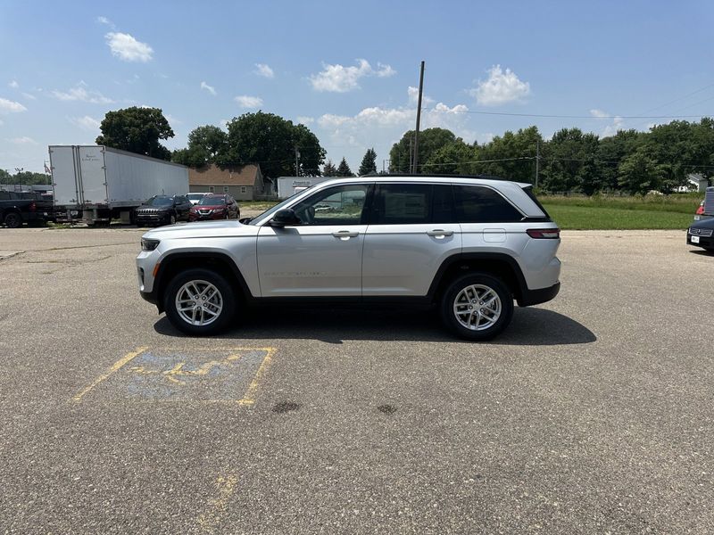 2024 Jeep Grand Cherokee Laredo X 4x4Image 5