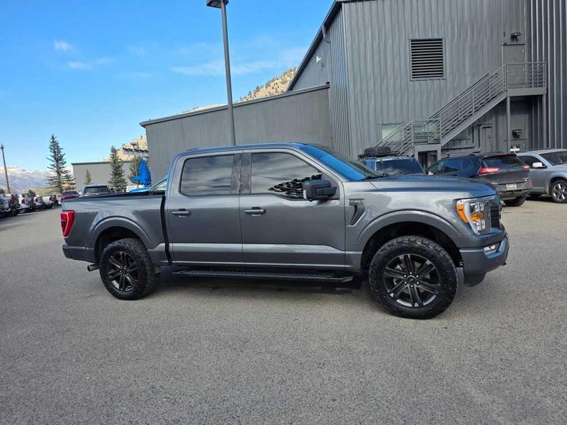 2021 Ford F-150 XLT photo 3