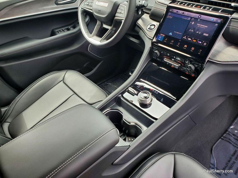 2025 Jeep Grand Cherokee L Limited 4x4Image 38