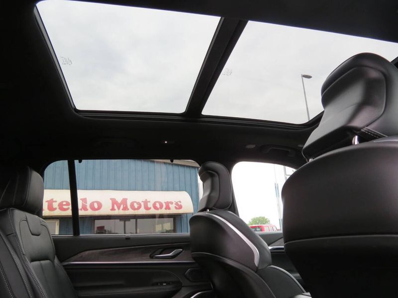 Used 2025 Jeep Grand Cherokee L Overland 4x4 4dr SUVImage 28