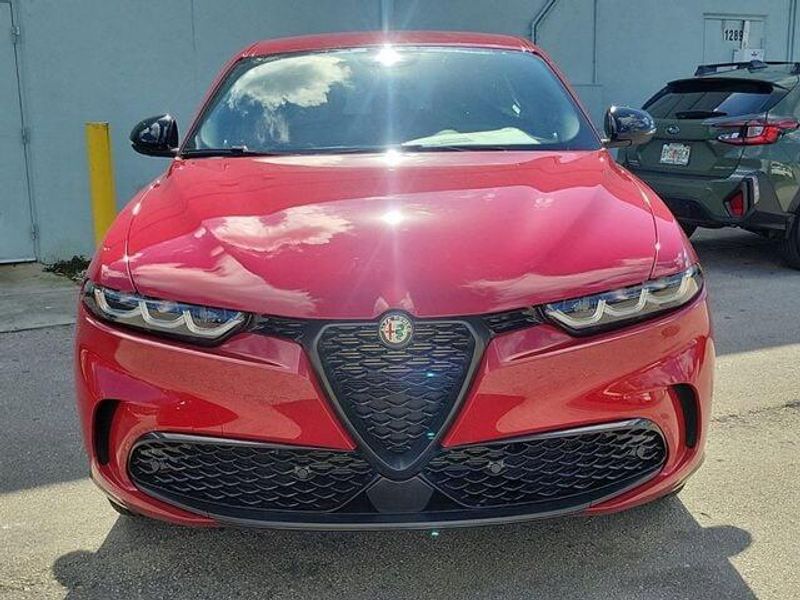 2025 Alfa Romeo Tonale photo 2