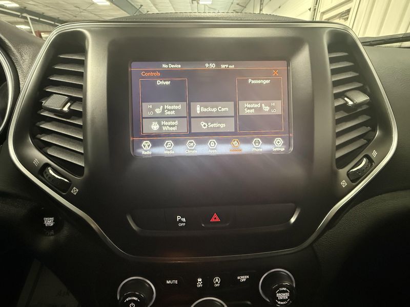 Used 2020 Jeep Cherokee AltitudeImage 33