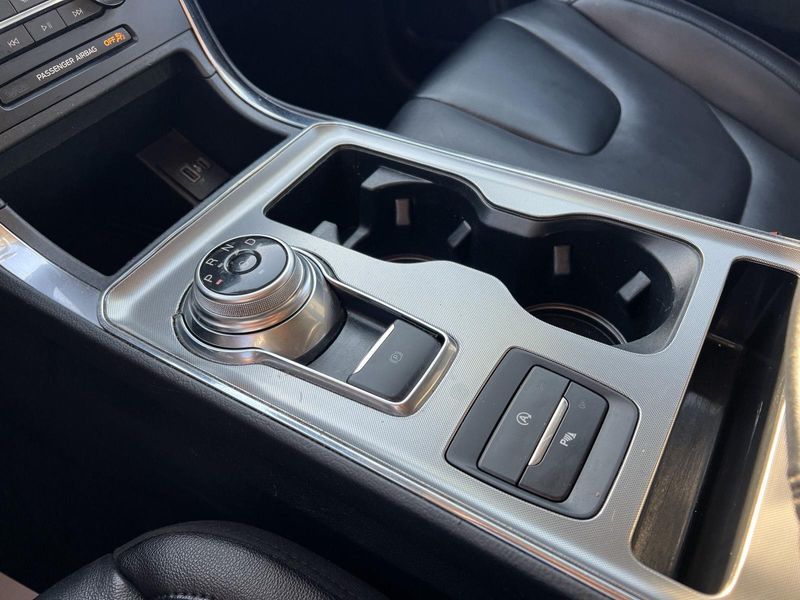 2022 Ford Edge Titanium photo 30