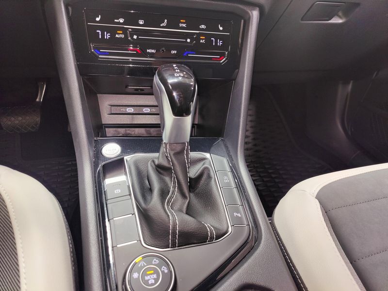 Used 2025 Volkswagen Taos SE 4-Motion AWDImage 17