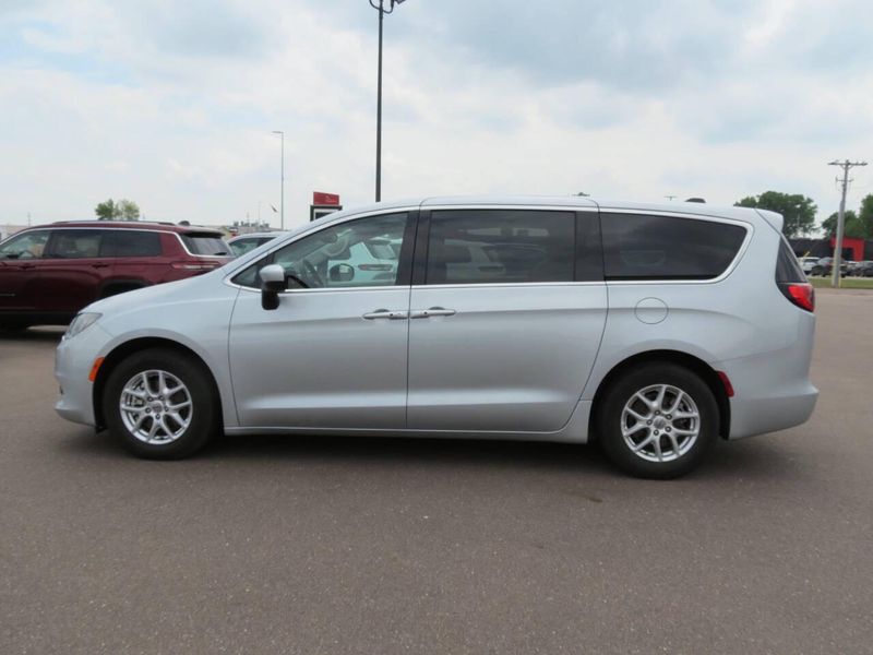 2023 Chrysler Voyager LX 4dr Mini VanImage 5