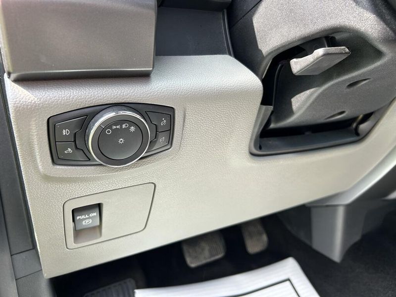 2017 Ford F-150 XLT photo 12
