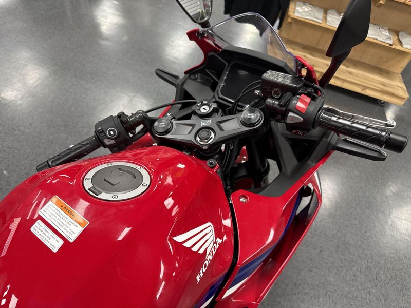 New 2025 Honda CBR500R ABS Image 12