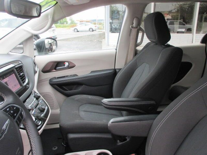 Used 2023 Chrysler Voyager LXImage 20