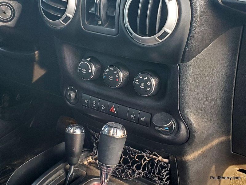 2015 Jeep Wrangler Sahara photo 14