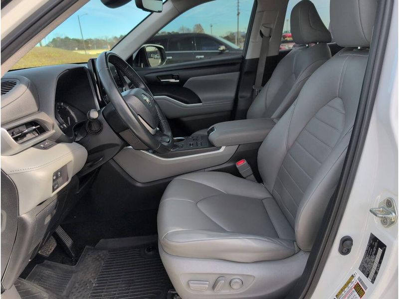 Used 2023 Toyota Highlander XLEImage 10