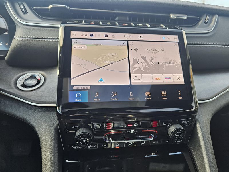 New 2025 Jeep Grand Cherokee Limited 4x4Image 17