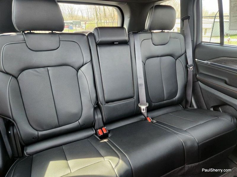 New 2025 Jeep Grand Cherokee Overland 4x4Image 31
