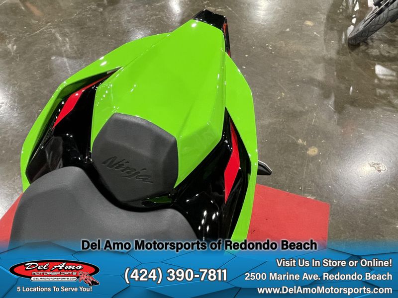 2024 Kawasaki ZX1002LRFAL-GN1  in a LIME GREEN/EBONY exterior color. Del Amo Motorsports of Redondo Beach (424) 304-1660 delamomotorsports.com 