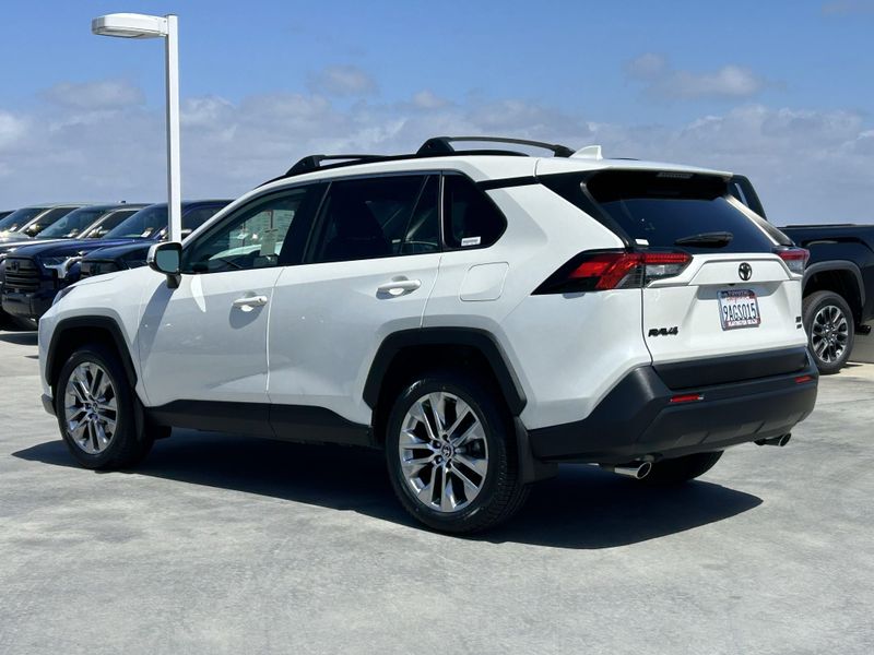 2022 Toyota RAV4 XLE PremiumImage 6
