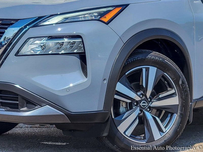 2023 Nissan Rogue SL photo 3