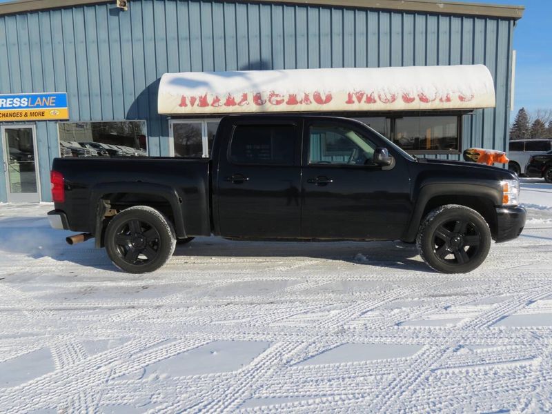 2007 Chevrolet Silverado 1500 LTZ 4dr Crew Cab 4WD 5.8 ft. SBImage 1