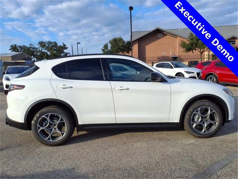 2025 Alfa Romeo Stelvio AwdImage 5