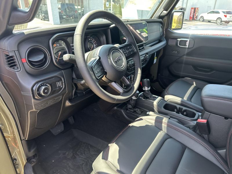 New 2025 Jeep Wrangler 4-door Rubicon XImage 19