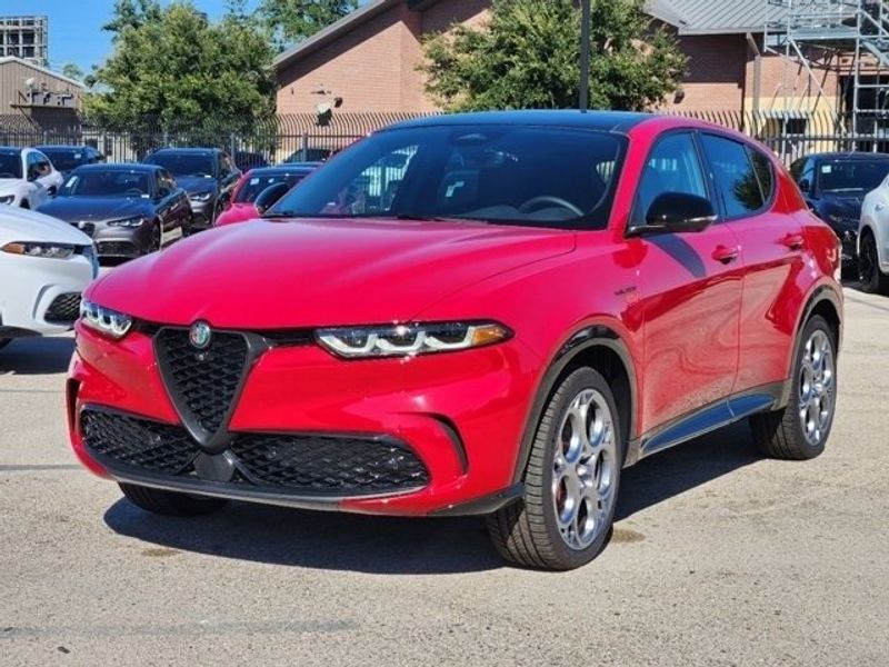 2024 Alfa Romeo Tonale Veloce Eawd in a Alfa Rosso (Red) exterior color and Blackinterior. Northside Alfa Romeo of Houston 281-475-4549 alfaromeousaofnorthhouston.com 