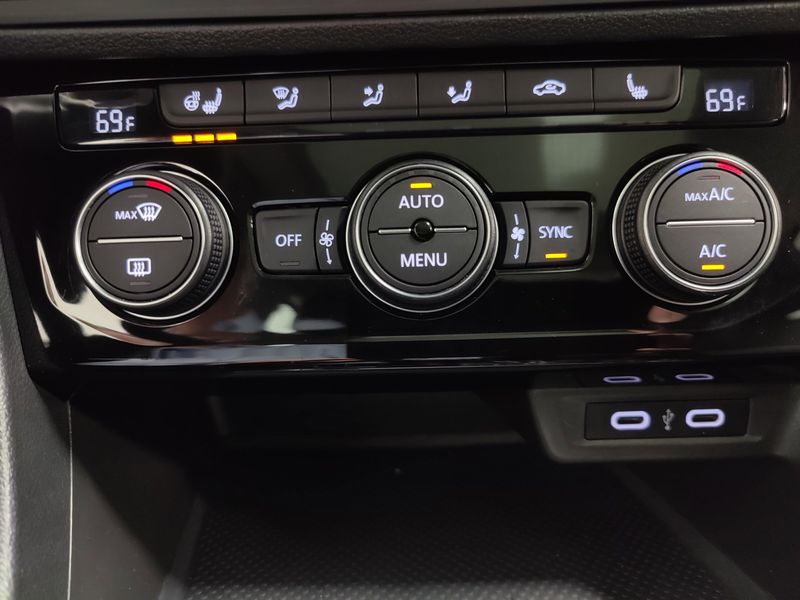 2021 Volkswagen Jetta SE w/Sunroof & Cold Weather PkgImage 20