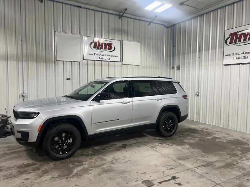 2025 Jeep Grand Cherokee L Altitude X 4x4Image 25