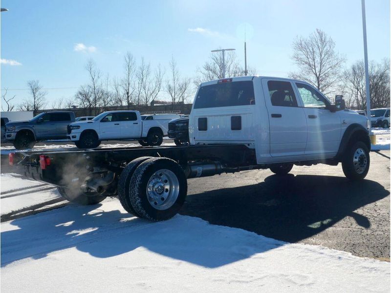 2024 RAM 5500 Tradesman Chassis Crew Cab 4x4 84