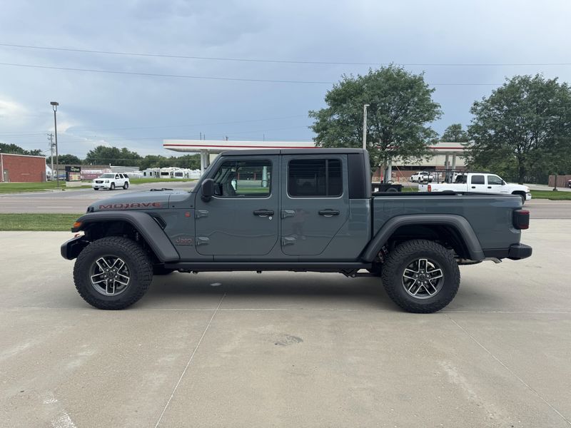 New 2025 Jeep Gladiator MojaveImage 5