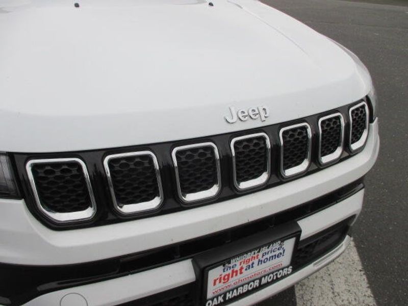 Used 2024 Jeep Compass LimitedImage 5
