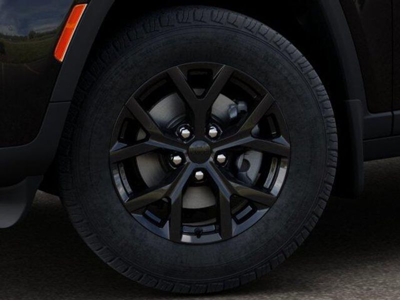 New 2026 Jeep Grand Cherokee Laredo Altitude 4x4Image 8