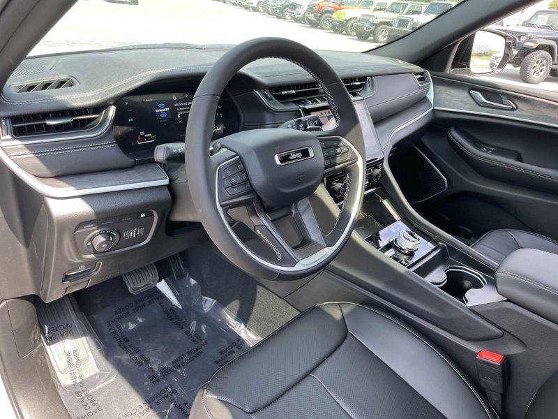 2024 Jeep Cherokee 4xe Anniversary Edition Sport photo 11