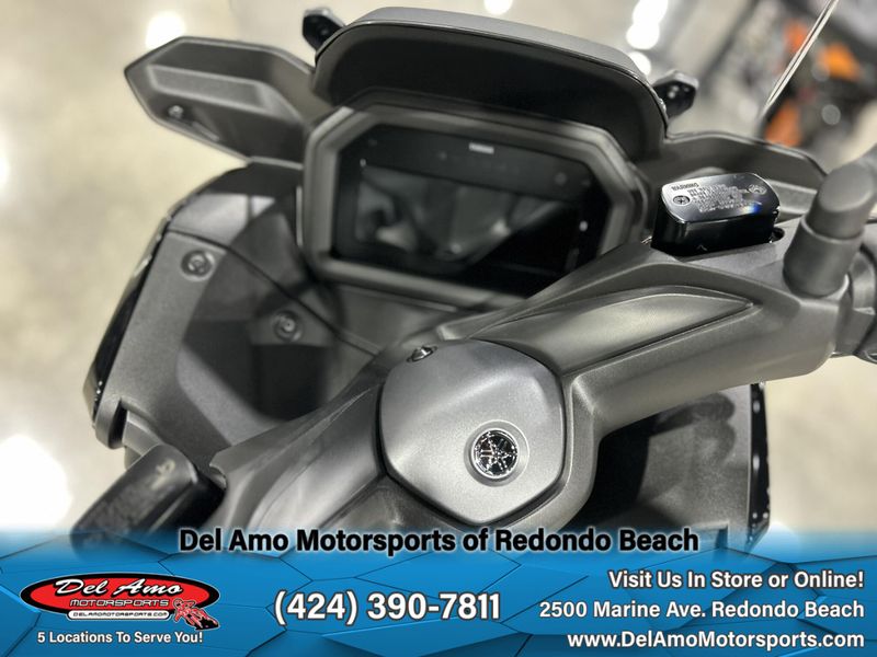 2025 Yamaha Xmax Image 7