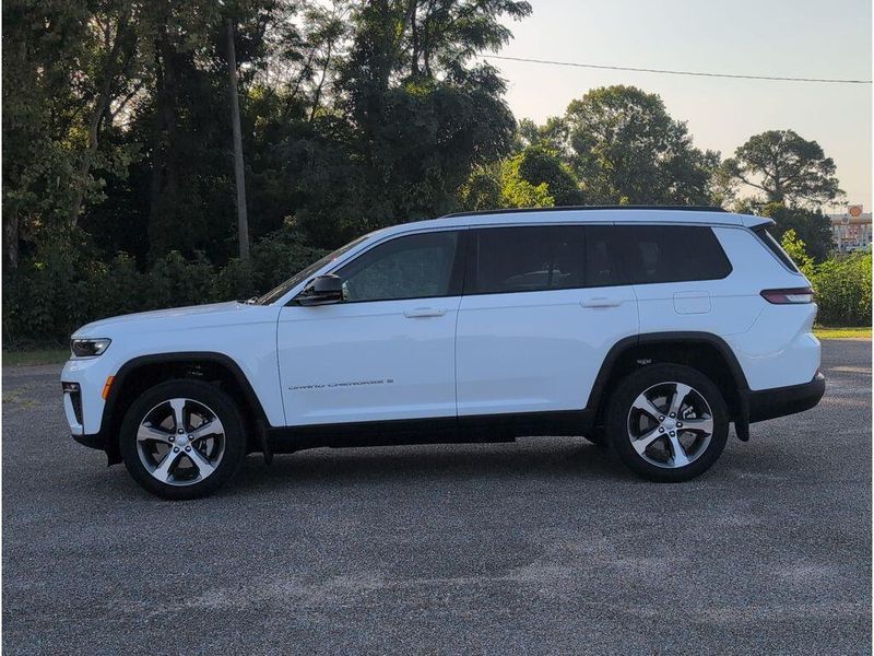 New 2026 Jeep Grand Cherokee L Limited 4x4Image 2