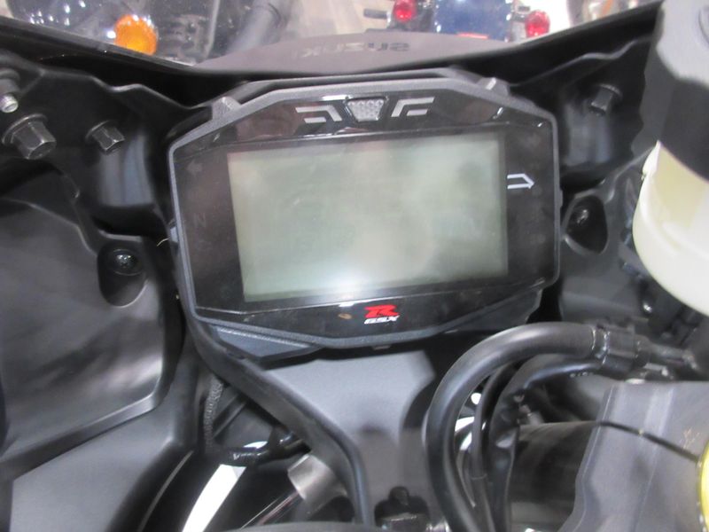 USED 2025 SUZUKI GSX-R1000 Image 16