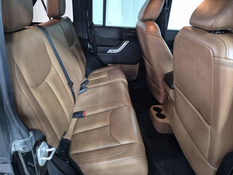 Used 2016 Jeep Wrangler Unlimited SaharaImage 8