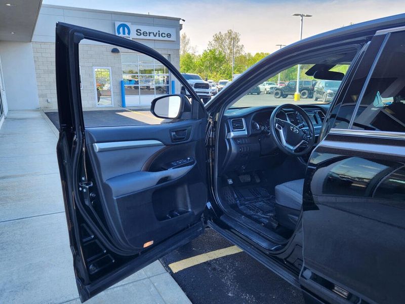 Used 2019 Toyota Highlander LE