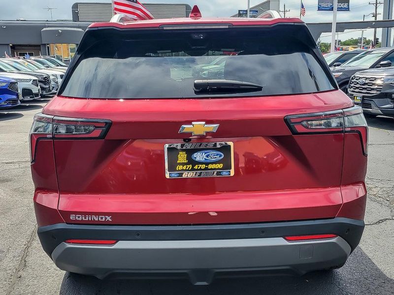 2025 Chevrolet Equinox LT photo 4