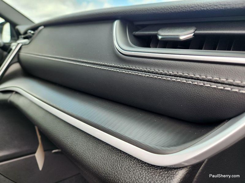 New 2025 Jeep Grand Cherokee Laredo 4x2Image 28