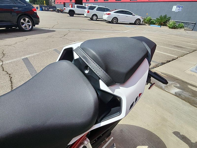 New 2025 Honda CB750 HORNET Image 18