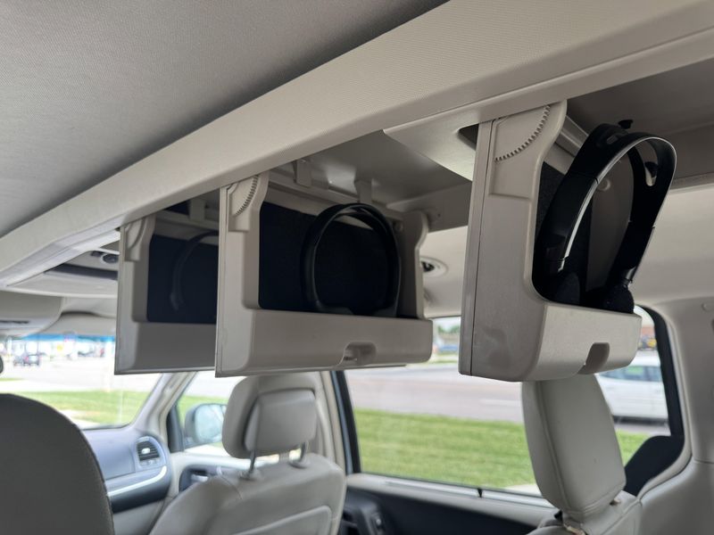Used 2016 Chrysler Town & Country TouringImage 14