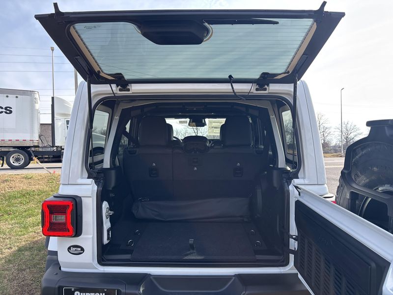 New 2026 Jeep Wrangler 4-door Rubicon XImage 9